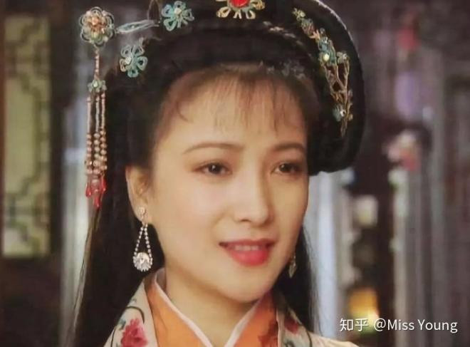 Cô từng tham gia diễn xuất trong Tứ đại danh tác, mê hoặc Trư Bát Giới, ở tuổi 52 trở thành 'mẹ' của Hoắc Kiến Hoa 5 Cô từng tham gia diễn xuất trong Tứ đại danh tác, mê hoặc Trư Bát Giới, ở tuổi 52 trở thành 'mẹ' của Hoắc Kiến Hoa 5