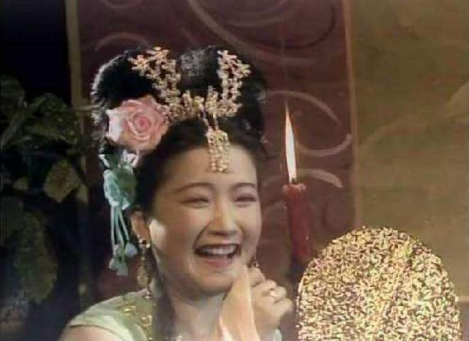 Cô từng tham gia diễn xuất trong Tứ đại danh tác, mê hoặc Trư Bát Giới, ở tuổi 52 trở thành 'mẹ' của Hoắc Kiến Hoa 1 Cô từng tham gia diễn xuất trong Tứ đại danh tác, mê hoặc Trư Bát Giới, ở tuổi 52 trở thành 'mẹ' của Hoắc Kiến Hoa 1