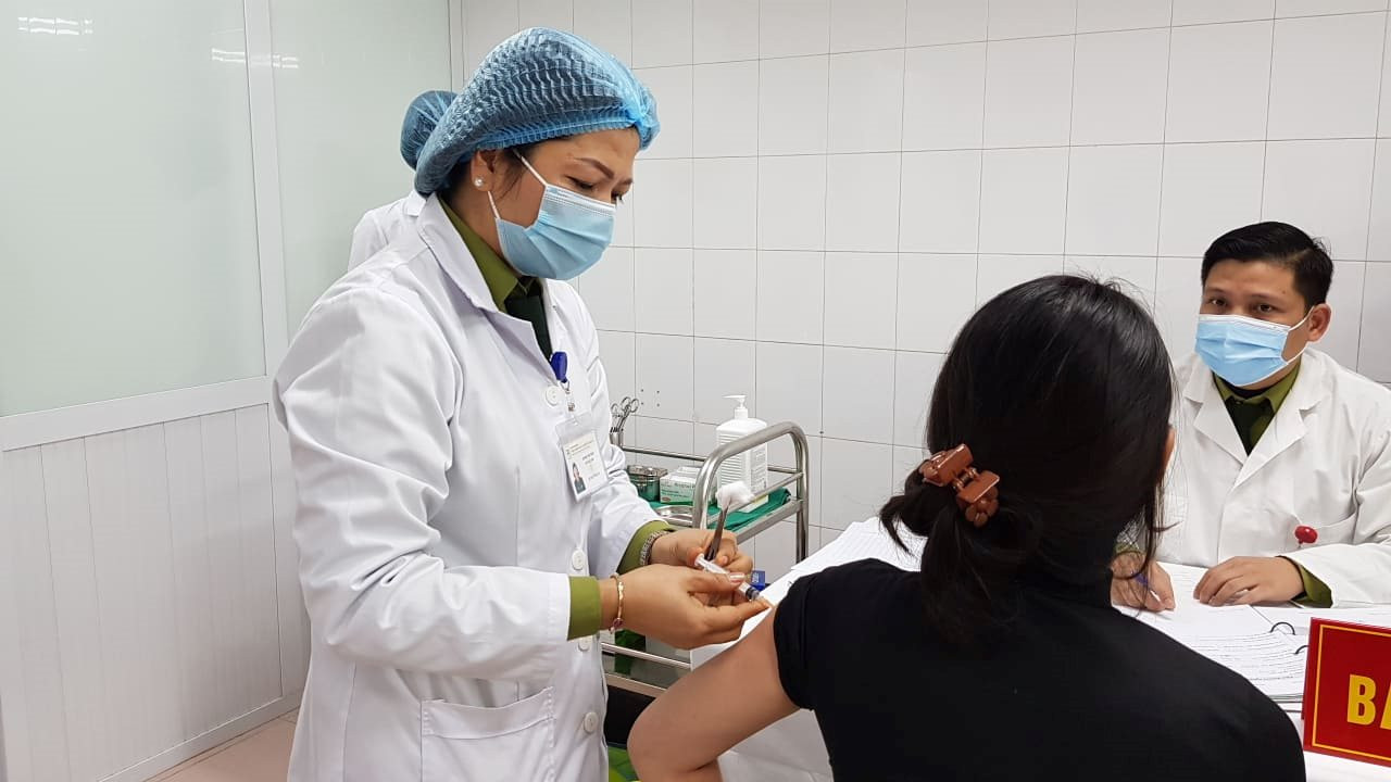 viet-nam-co-the-thu-nghiem-giai-doan-2-vac-xin-covid-19-ngay-sau-tet-nguyen-dan1610603014.jpg