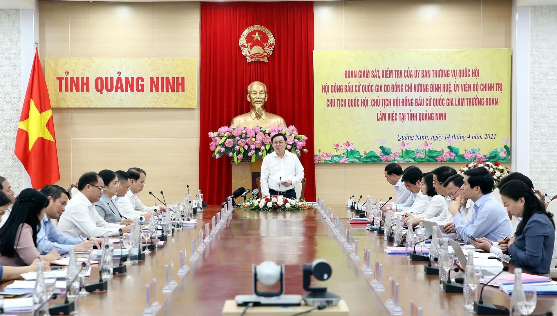 chu-tich-quoc-hoi-kiem-tra-cong-tac-bau-cu-tai-quang-ninh(1).jpg