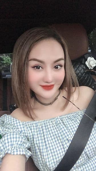 vợ cũ Phùng Cường  0