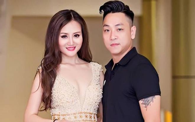 vợ cũ Phùng Cường  0