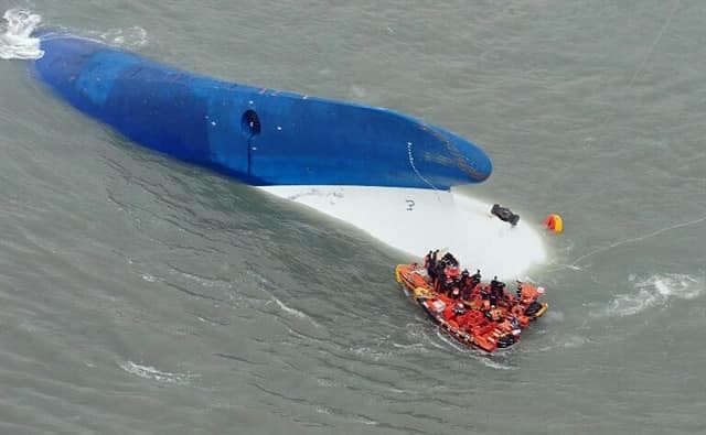  Tròn 7 năm sau thảm họa chìm phà Sewol, đọc lại những tin nhắn cuối vẫn xót xa: 'Con sợ không còn dịp nào để nói nữa, con yêu me 0