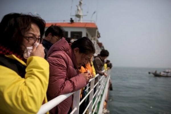  Tròn 7 năm sau thảm họa chìm phà Sewol, đọc lại những tin nhắn cuối vẫn xót xa: 'Con sợ không còn dịp nào để nói nữa, con yêu me 8