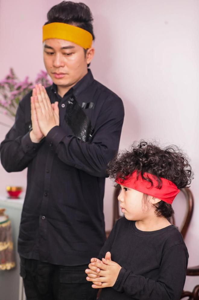 đám tang cụ của ca sĩ Tùng Dương 0