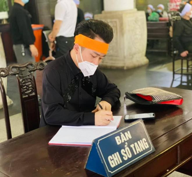 đám tang cụ của ca sĩ Tùng Dương 5