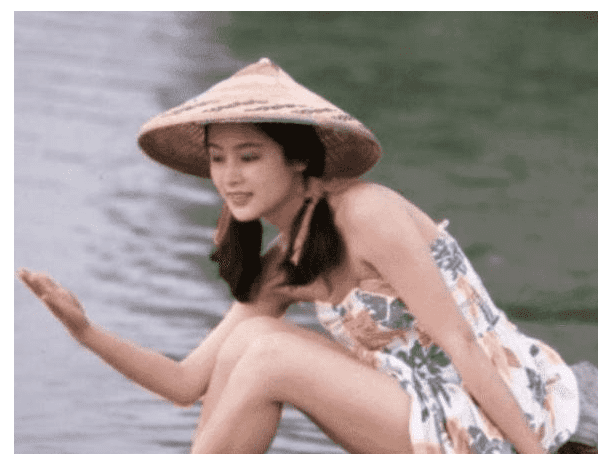'Đệ nhất mỹ nhân Đại lục' xinh đẹp cỡ nào? Bạn sẽ biết khi xem những bức ảnh của cô ấy khi còn trẻ 2