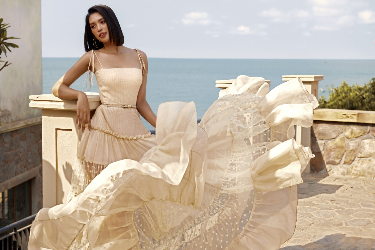 Ảnh: Hoa hậu Tiểu Vy nóng bỏng, ngọt ngào giữa nắng vàng, biển xanh Phú Quốc - 8