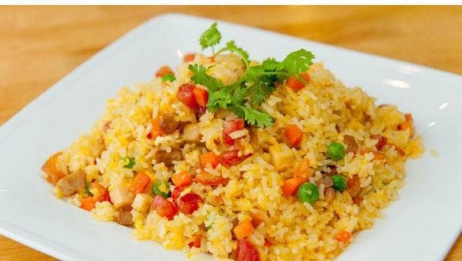 Rang cơm ai cũng biết nhưng nắm được mẹo này thì cơm vàng giòn tách hạt lại thơm ngon 3