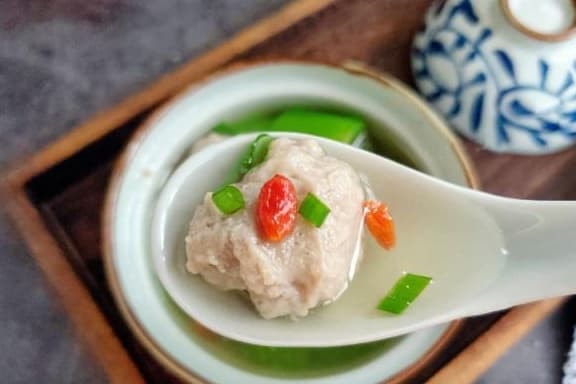 món canh mướp nấu thịt viên đơn giản 2