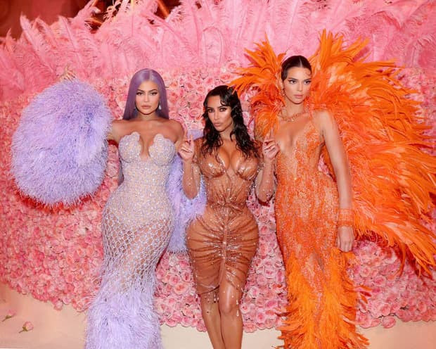 Kanye West và cuộc đại trùng tu thời trang đưa Kim từ chân chạy việc thành bà chủ đế chế 46000 tỷ: Phía sau thành công của em là bóng dáng của anh 7