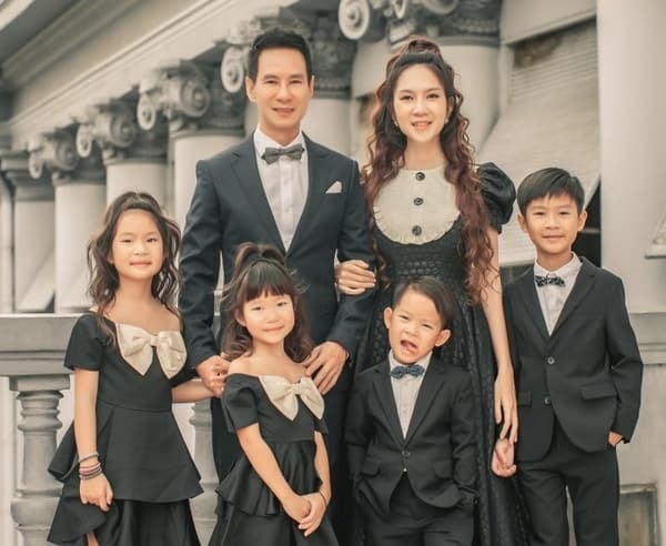 Lý Hải và các con 0