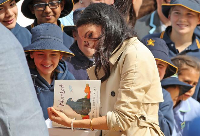 Hêt ra tự truyện Meghan lại viết sách cho trẻ em, chưa lên kệ đã bị mỉa 'vứt bỏ bố mình mà lại đi ba hoa về tình cha con'  4