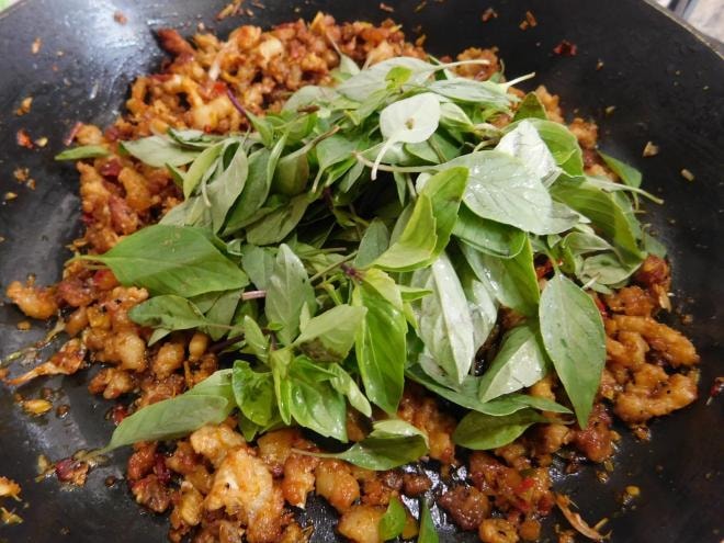 thịt xào rau húng quế 0