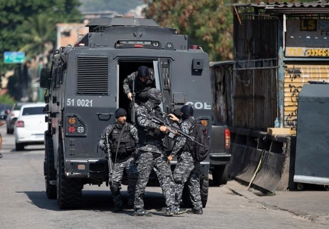 brazil-rio-police-drugs-raid-intl-exlarge.jpg
