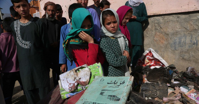 Số nạn nhân tử vong trong vụ nổ bom ở trường học Afghanistan tăng lên 68, 165 người bị thương - Ảnh 2.