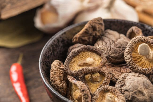 cách chọn nấm hương khô 8
