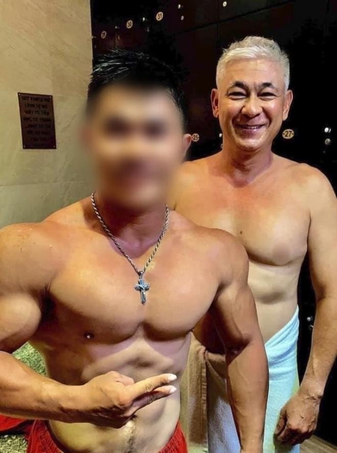 Tùng Yuki khoe body  1