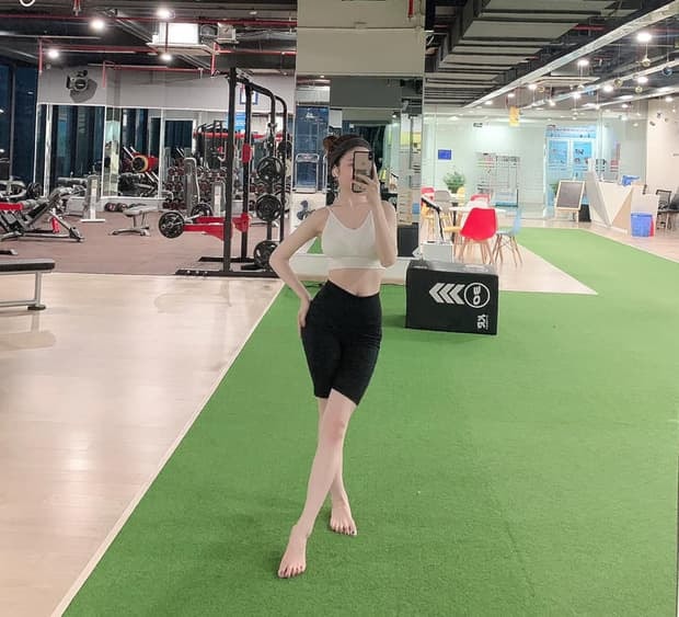 bạn gái quang hải bikini 0