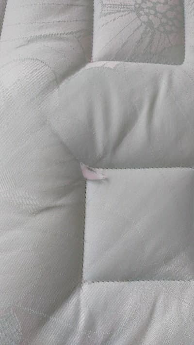 làm  sạch vết máy trên nệm 1