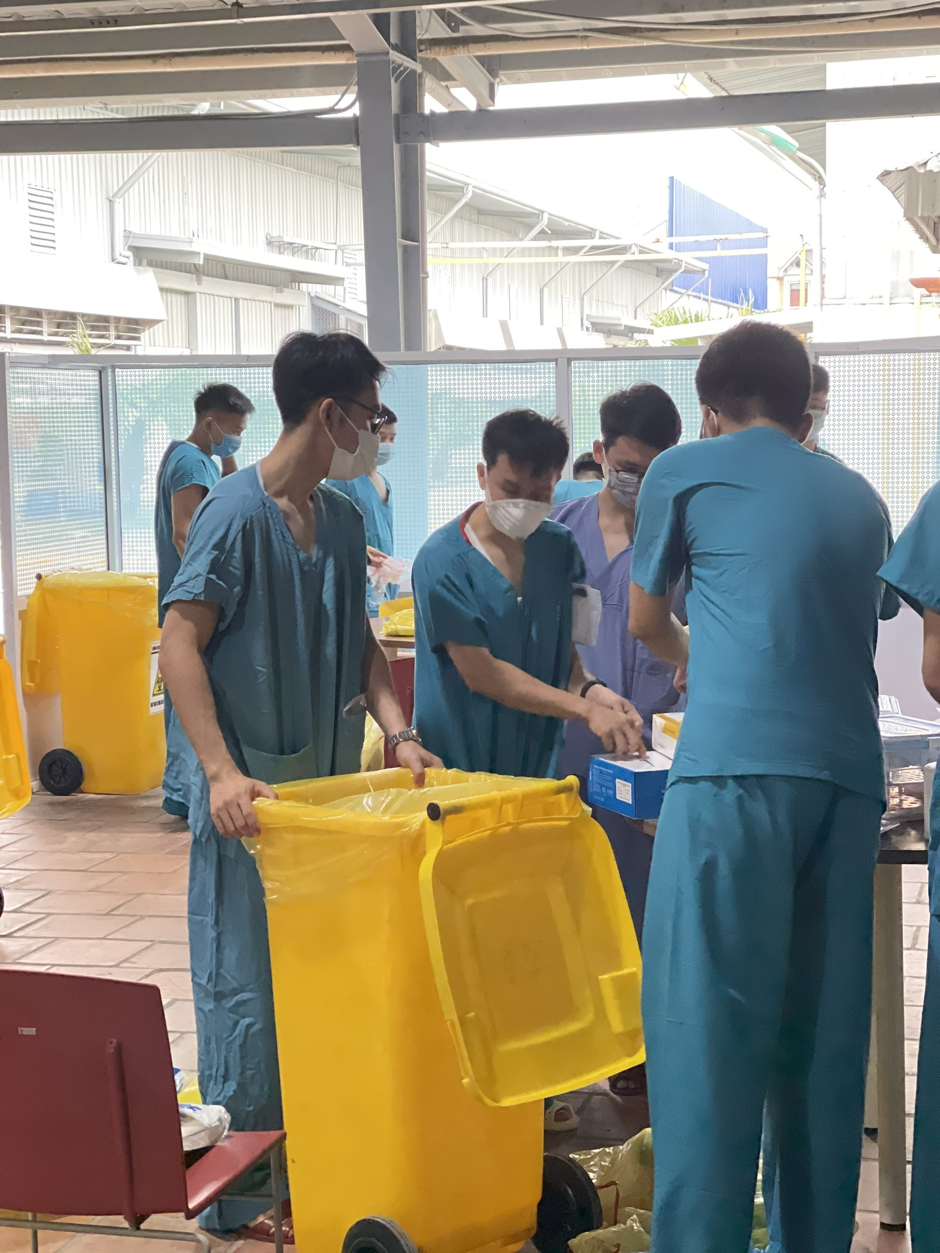 Sinh viên Quân Y hoãn thực tập, cấp tốc chi viện cho tâm dịch Bắc Giang - 5