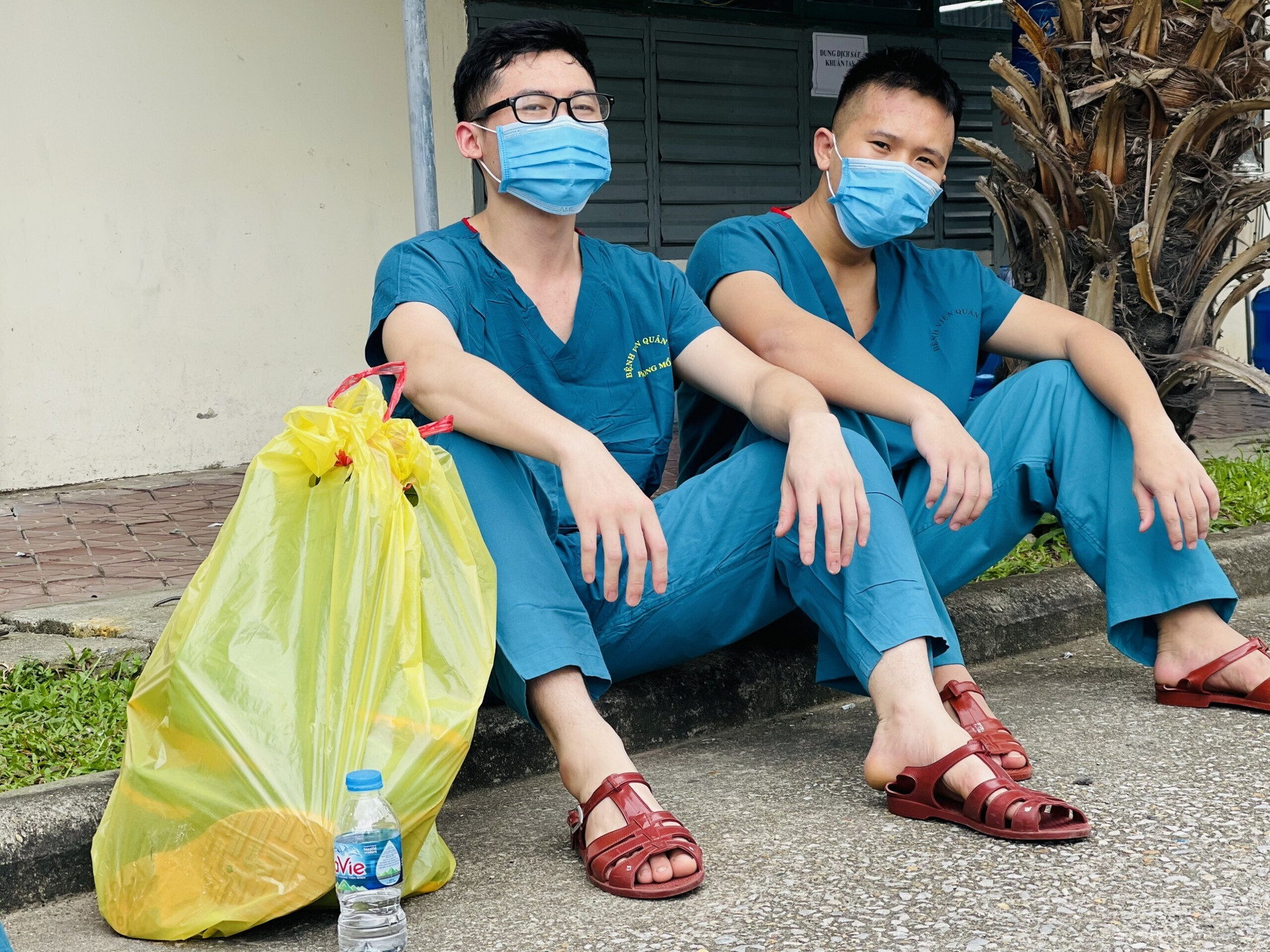 Sinh viên Quân Y hoãn thực tập, cấp tốc chi viện cho tâm dịch Bắc Giang - 4