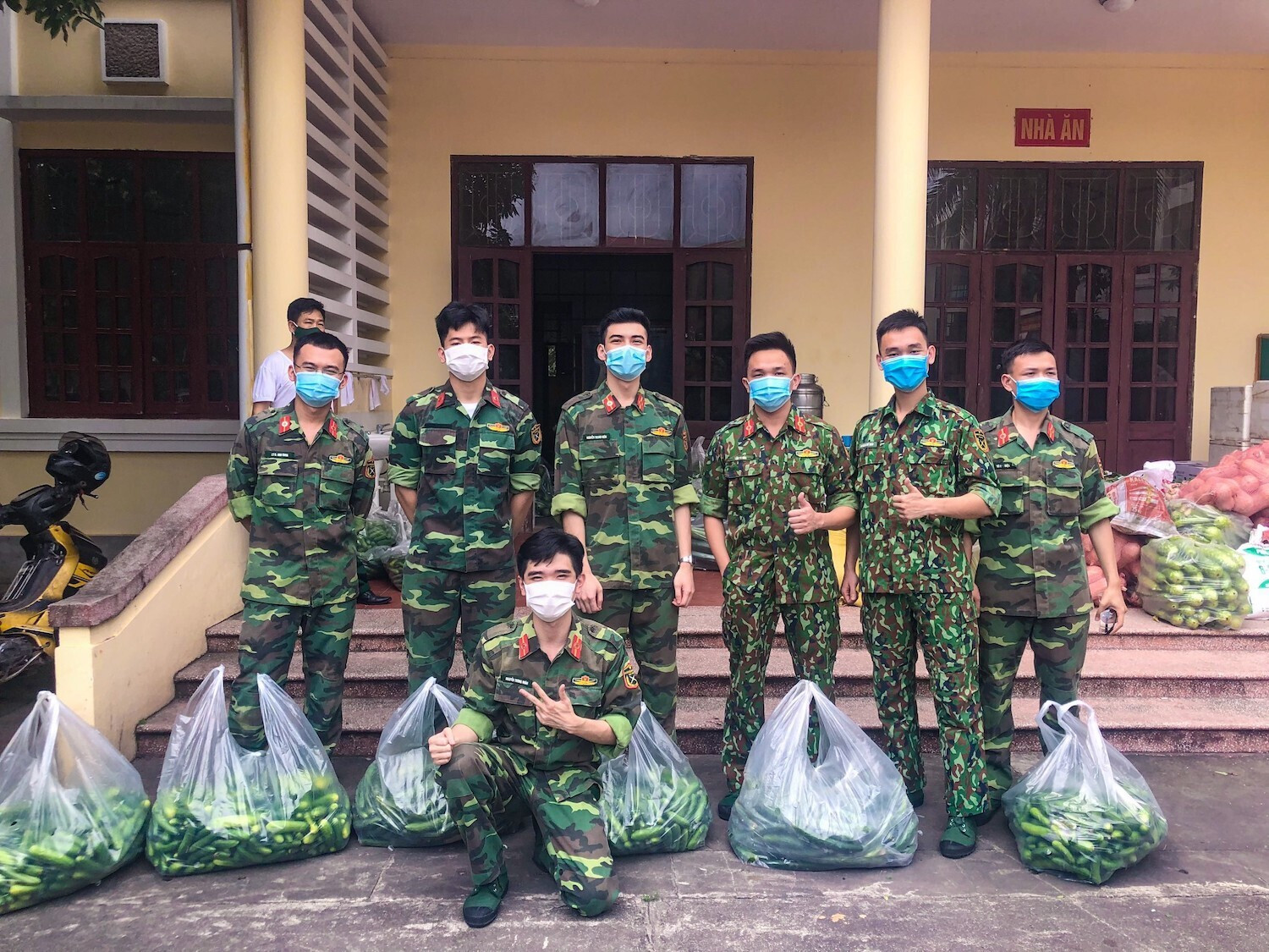 Sinh viên Quân Y hoãn thực tập, cấp tốc chi viện cho tâm dịch Bắc Giang - 9