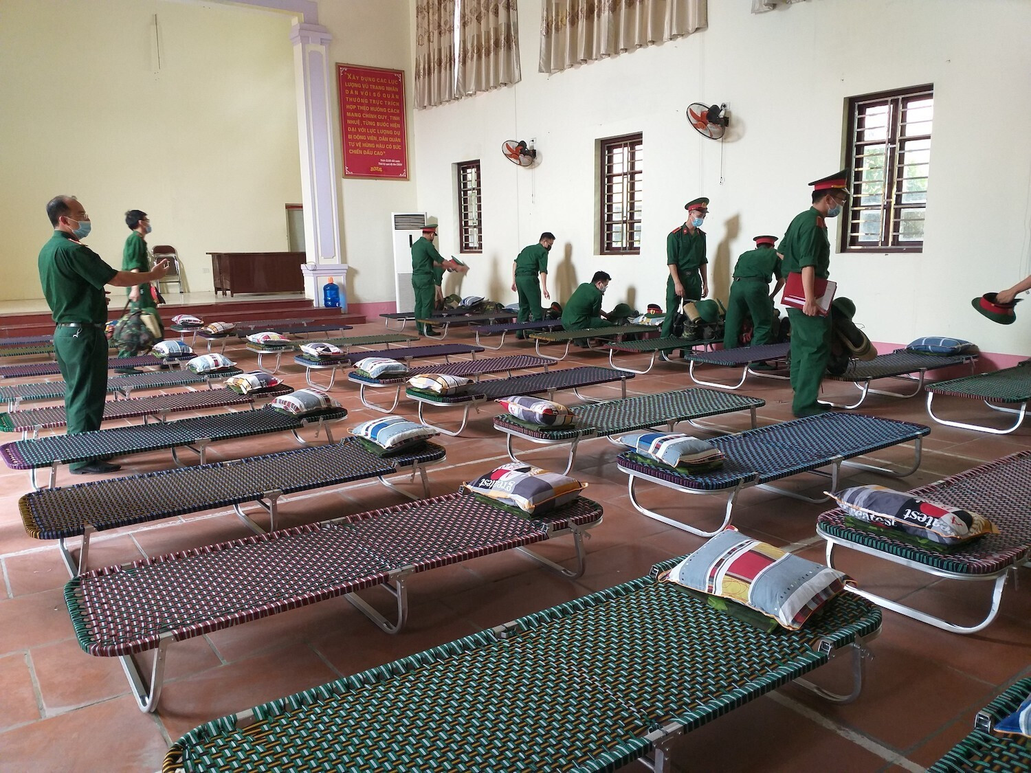 Sinh viên Quân Y hoãn thực tập, cấp tốc chi viện cho tâm dịch Bắc Giang - 10
