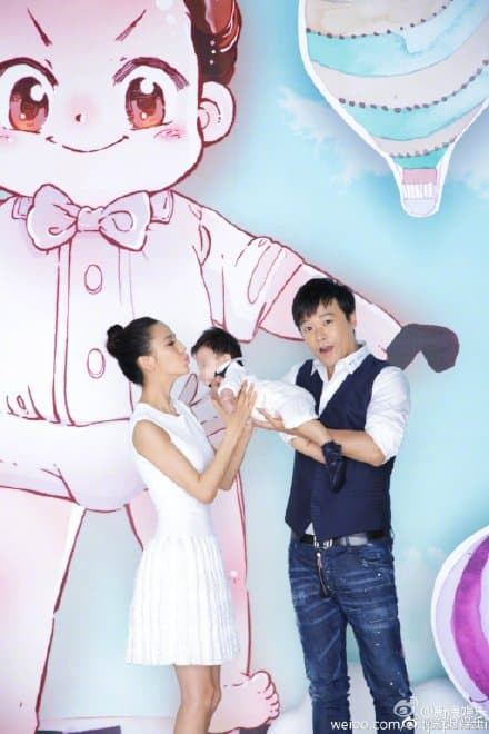 Mở đầu ngày tỏ tình 520, 'Mỹ nhân Tân Cương' Đồng Lệ Á tuyên bố ly hôn ngay sau tin hẹn hò trai lạ 3 Mở đầu ngày tỏ tình 520, 'Mỹ nhân Tân Cương' Đồng Lệ Á tuyên bố ly hôn ngay sau tin hẹn hò trai lạ 3