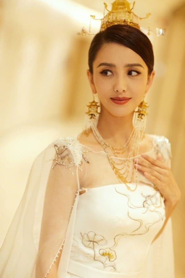Mở đầu ngày tỏ tình 520, 'Mỹ nhân Tân Cương' Đồng Lệ Á tuyên bố ly hôn ngay sau tin hẹn hò trai lạ 9 Mở đầu ngày tỏ tình 520, 'Mỹ nhân Tân Cương' Đồng Lệ Á tuyên bố ly hôn ngay sau tin hẹn hò trai lạ 9