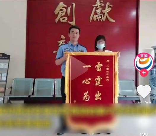 Cô gái bị lừa gần 800 triệu, trong 8 tháng khiến tên lừa đảo yêu mình cái kết không ai ngờ 1 Cô gái bị lừa gần 800 triệu, trong 8 tháng khiến tên lừa đảo yêu mình cái kết không ai ngờ 1
