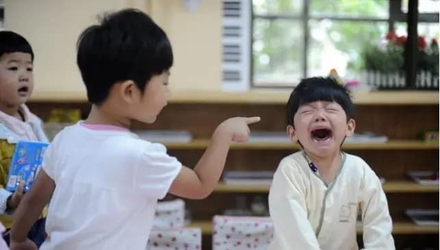 1-lam-gi-khi-tre-ngay-dau-den-truong-ngoisaovn-w642-h365 3