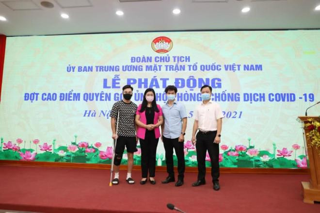 MC Thành Trung ủng hộ quỹ vắc xin 2