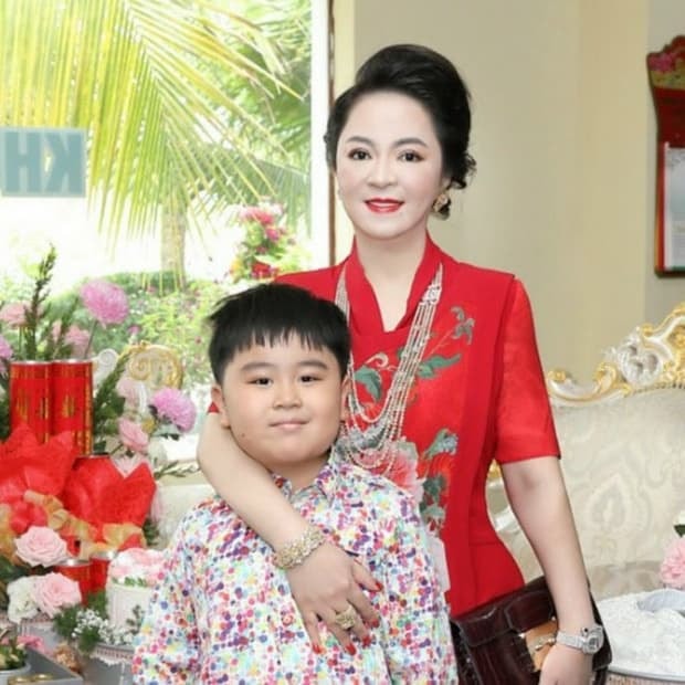 con của bà Phương Hằng 2