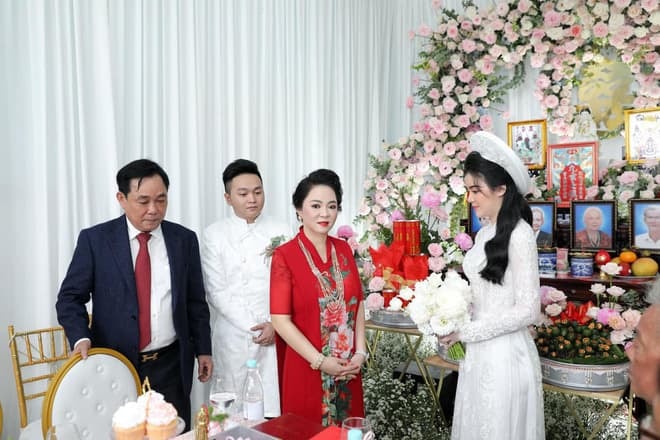 con của bà Phương Hằng 0