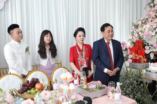 con của bà Phương Hằng 2