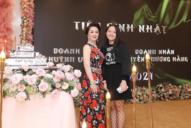 con của bà Phương Hằng 0