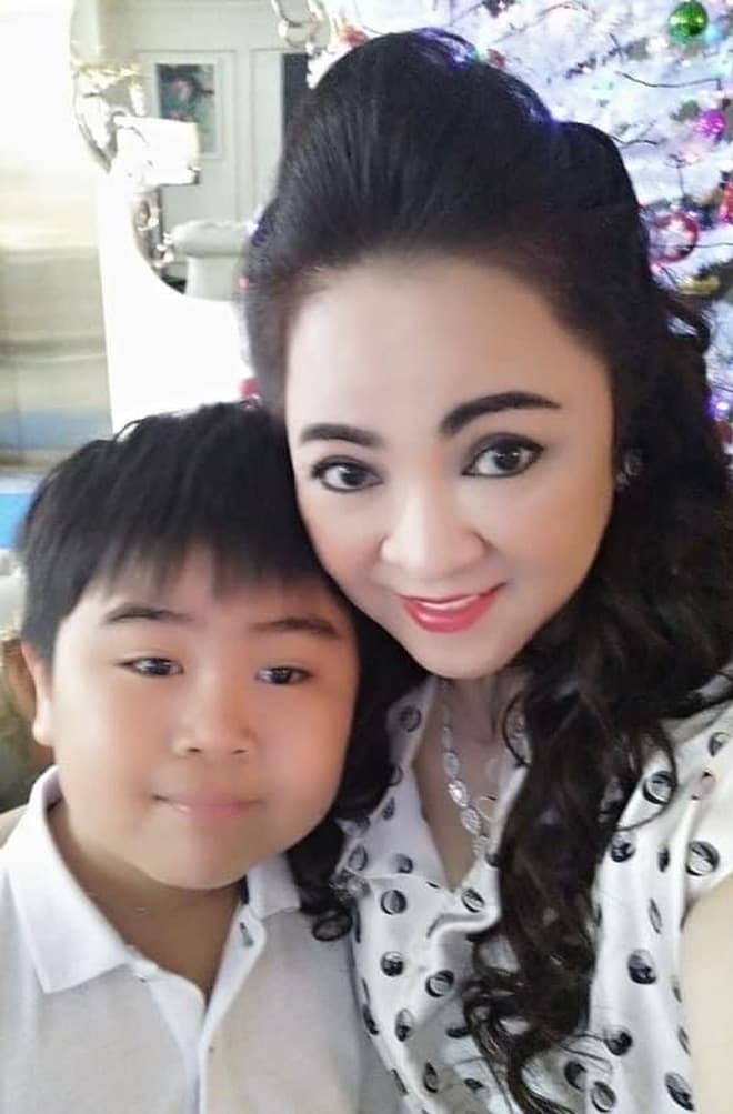con của bà Phương Hằng 0