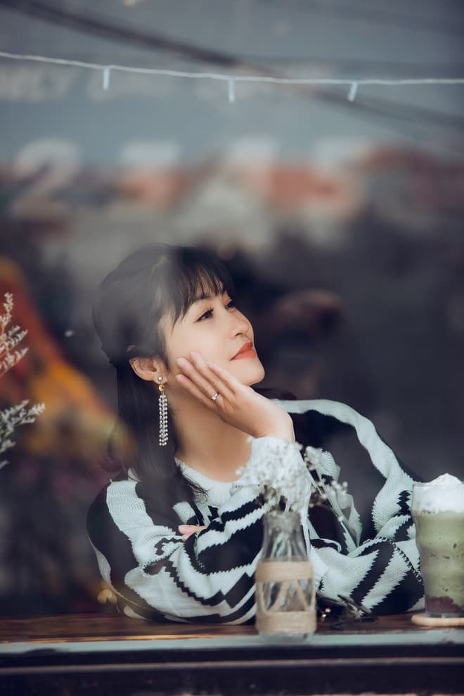 chân dung vợ quang thắng  0