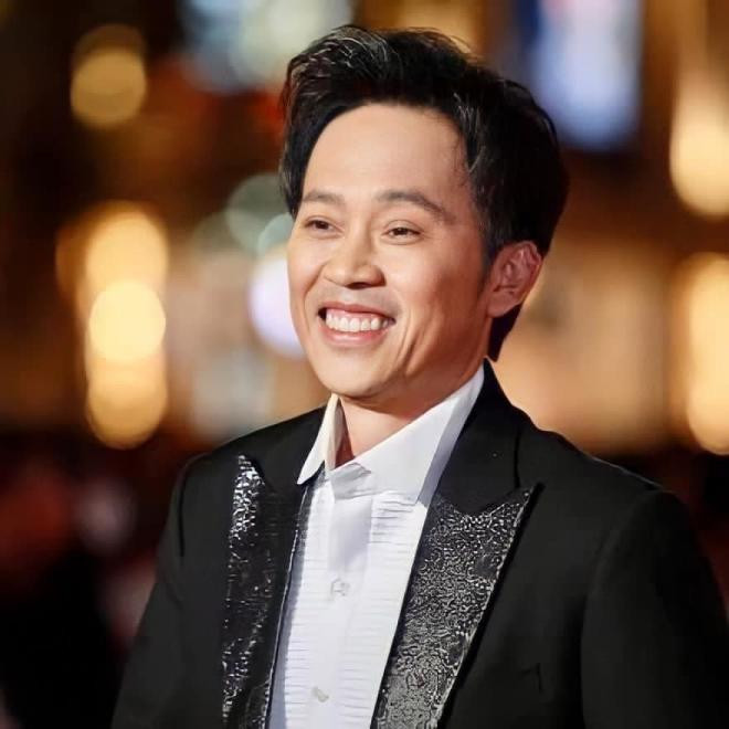 tho-trang-diem-bat-ngo-he-lo-ve-loi-dan-do-cua-hoai-linh-e32cc93f-ngoisaovn-w880-h880 2 tho-trang-diem-bat-ngo-he-lo-ve-loi-dan-do-cua-hoai-linh-e32cc93f-ngoisaovn-w880-h880 2