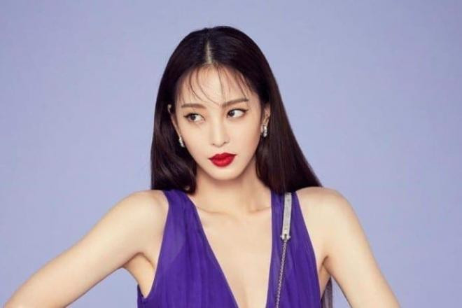 'Mỹ nữ dao kéo' Han Ye Seul lên tiếng về tin bạn trai kém 10 tuổi vốn là trai bao, được cô tặng Lamborghini làm quà 6 'Mỹ nữ dao kéo' Han Ye Seul lên tiếng về tin bạn trai kém 10 tuổi vốn là trai bao, được cô tặng Lamborghini làm quà 6