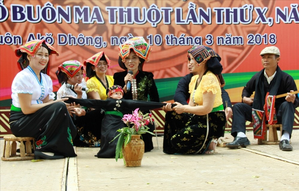 Đồng bào dân tộc Thái xã Hòa Phú, TP. Buôn Ma Thuột sinh hoạt văn hóa Thái