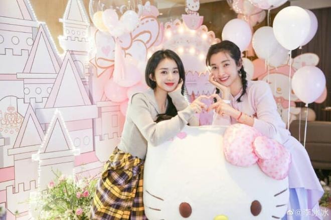  Lý Băng Băng chụp ảnh với Triệu Lệ Dĩnh, hơn 15 tuổi nhưng vẫn 'chặt đẹp' đàn em khi chung khung hình 3