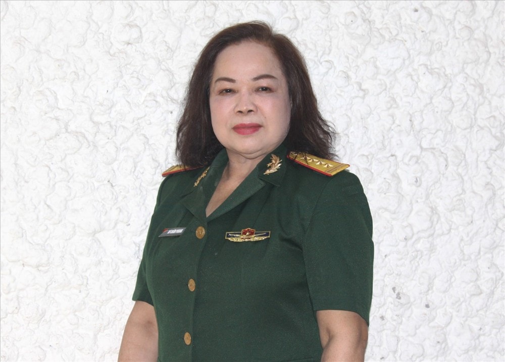 Đại tá, Nghệ sĩ Nhân dân Rơ Chăm Phiang.