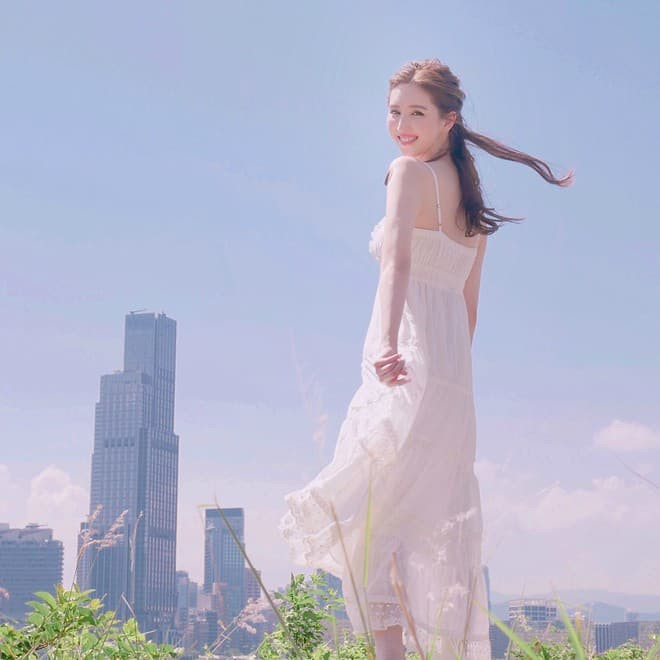Cô từng là đệ nhất nữ thần thể dục, năm 27 tuổi được cha gả cho một doanh nhân giàu có 78 tuổi để trả nợ, hiện cuộc sống thật bất ngờ 3