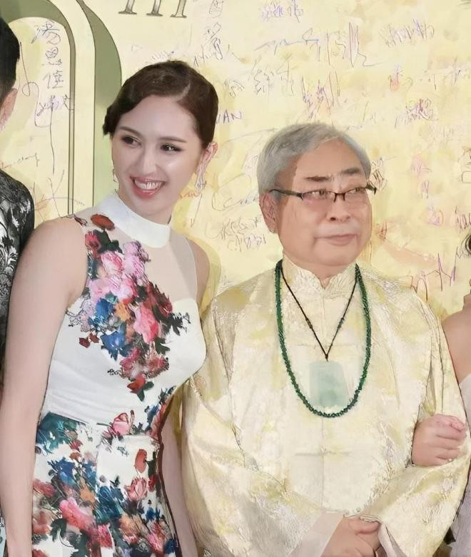 Cô từng là đệ nhất nữ thần thể dục, năm 27 tuổi được cha gả cho một doanh nhân giàu có 78 tuổi để trả nợ, hiện cuộc sống thật bất ngờ 6