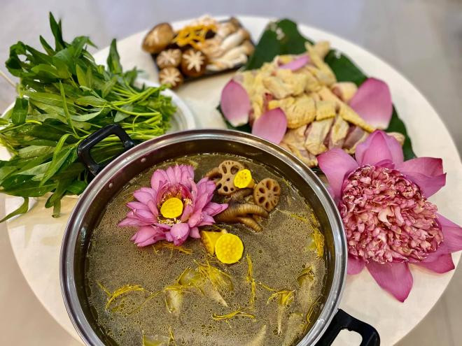 lẩu gà hoa sen 0