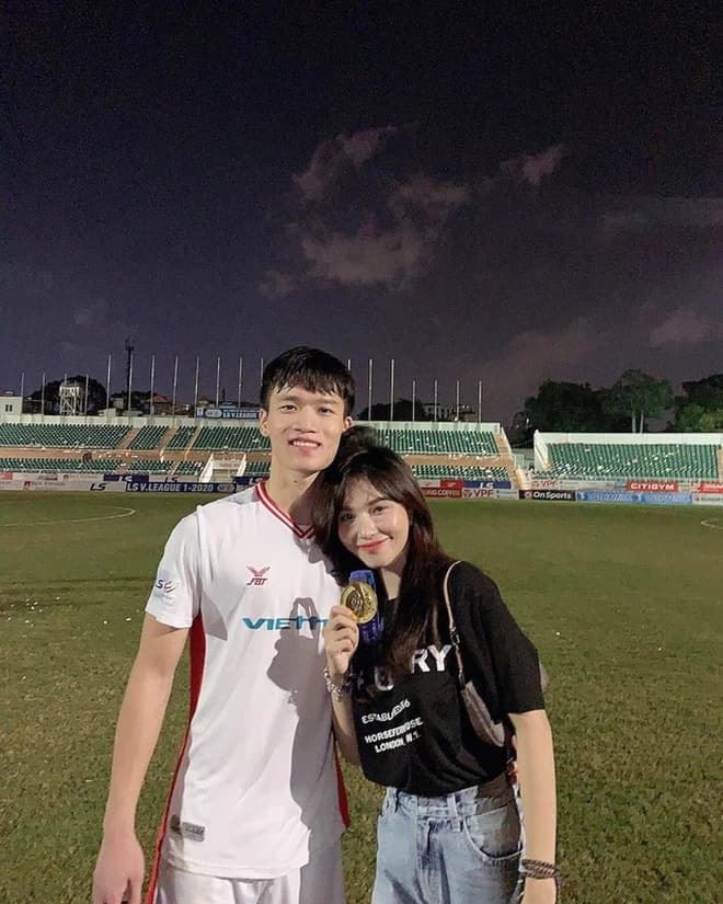 bạn gái Hoàng Đức 0