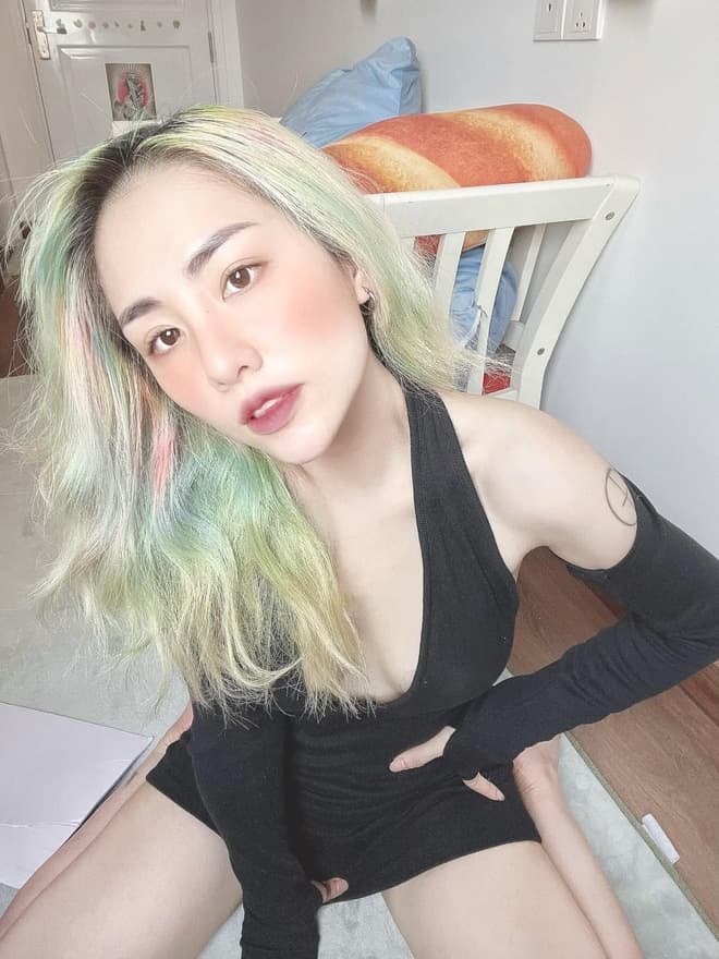 Du Uyên dao kéo  2