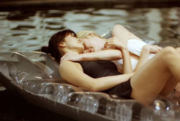 Song Hye Kyo và bộ phim 'nóng' đến mức bị cấm chiếu: Vào vai tiểu tam, quyến rũ cả vợ lẫn chồng 6 Song Hye Kyo và bộ phim 'nóng' đến mức bị cấm chiếu: Vào vai tiểu tam, quyến rũ cả vợ lẫn chồng 6